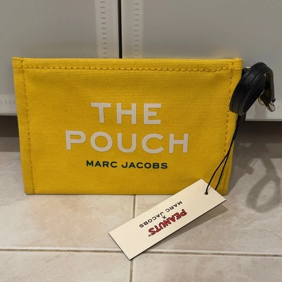 NWT Marc Jacobs Yellow Snoopy & Lucy Canvas The Pouch Wristlet - Picture 2 of 4